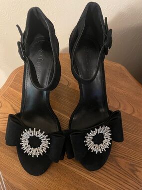Coutgo Black Velvet Ankle-Strap Heels with Crystal Brooch